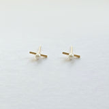 14K Petite Pearl w Bar Studs